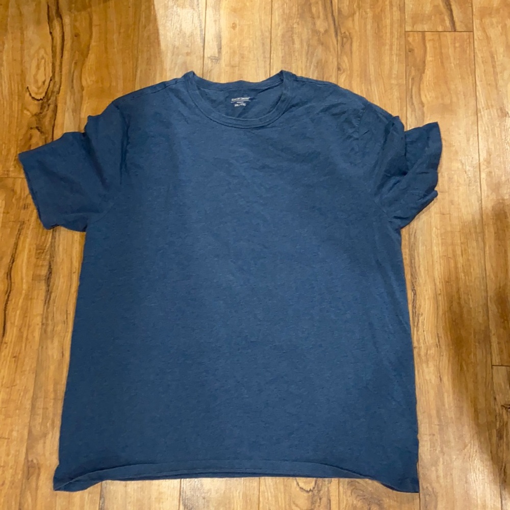 Men’s shirt. Excellent condition.